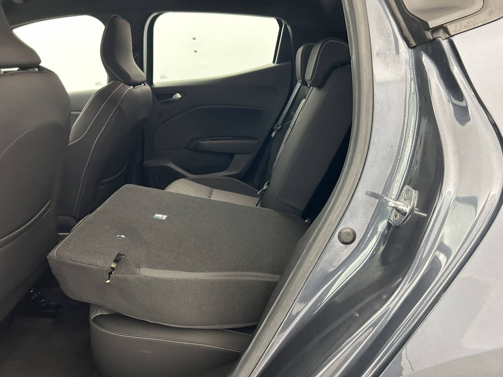 Vente en ligne Renault Clio 5 Clio TCe 90 - 21N au prix de 15 400 €