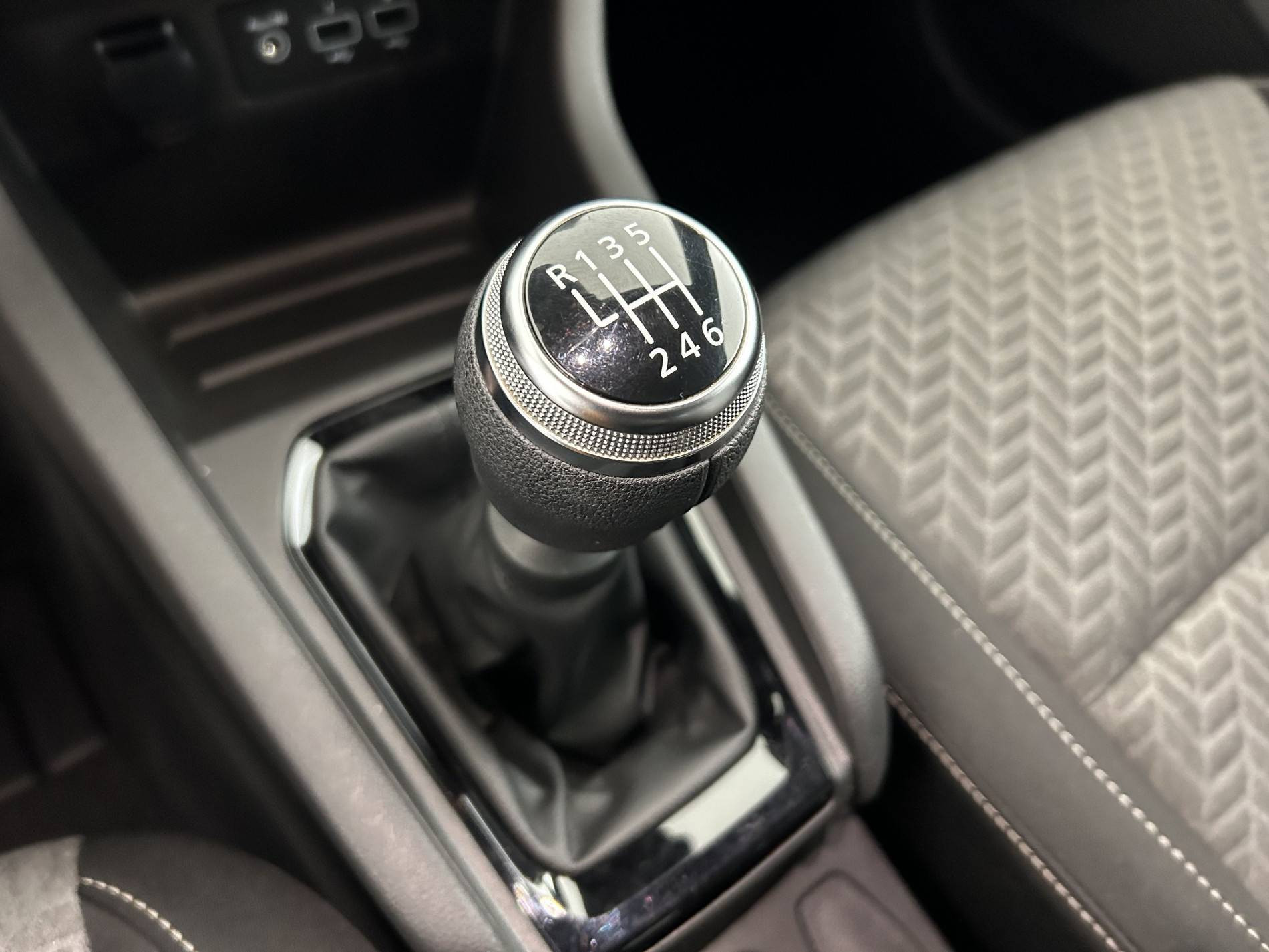 Vente en ligne Renault Clio 5 Clio TCe 90 - 21N au prix de 13 800 €