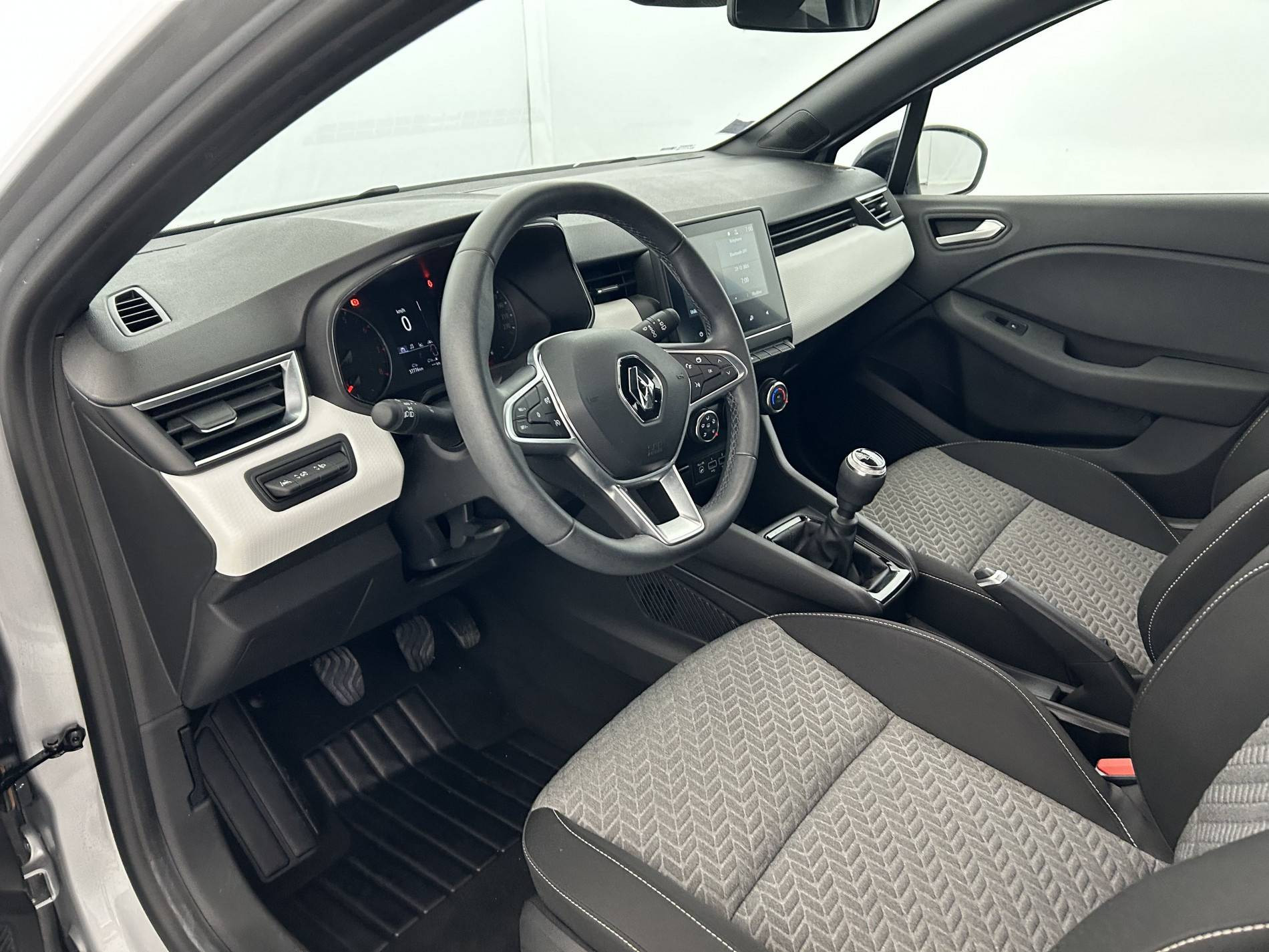 Vente en ligne Renault Clio 5 Clio TCe 90 - 21N au prix de 13 800 €