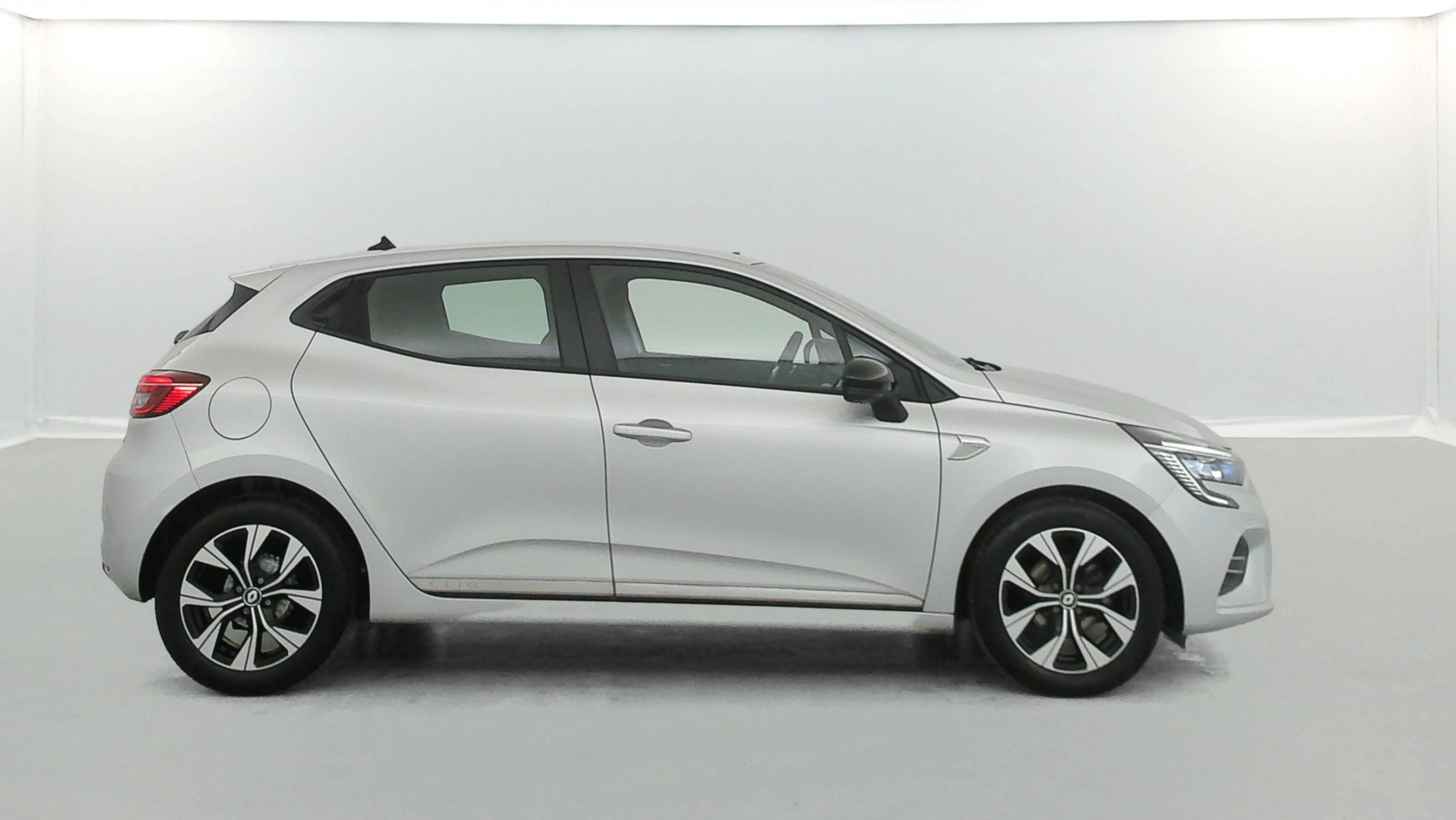 Vente en ligne Renault Clio 5 Clio TCe 90 - 21N au prix de 13 800 €