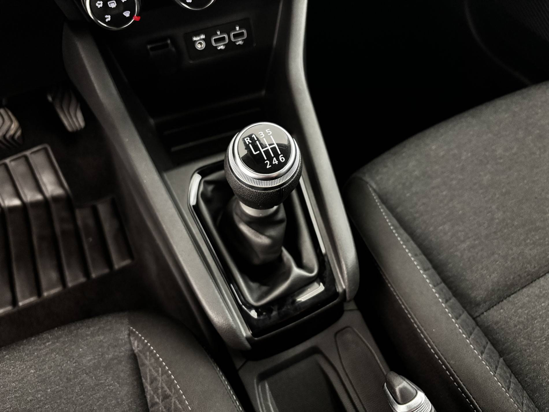 Vente en ligne Renault Clio 5 Clio TCe 90 au prix de 14 350 €