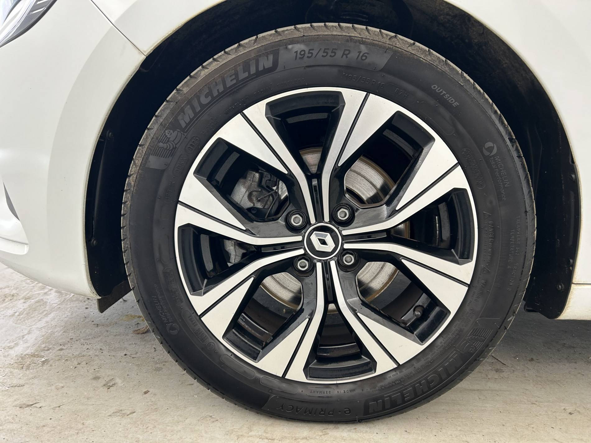 Vente en ligne Renault Clio 5 Clio Blue dCi 100 au prix de 13 500 €