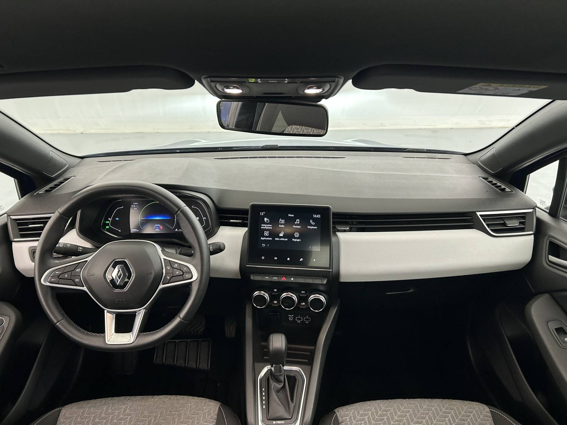 Vente en ligne Renault Clio 5 Clio E-Tech 140 - 21N au prix de 16 700 €