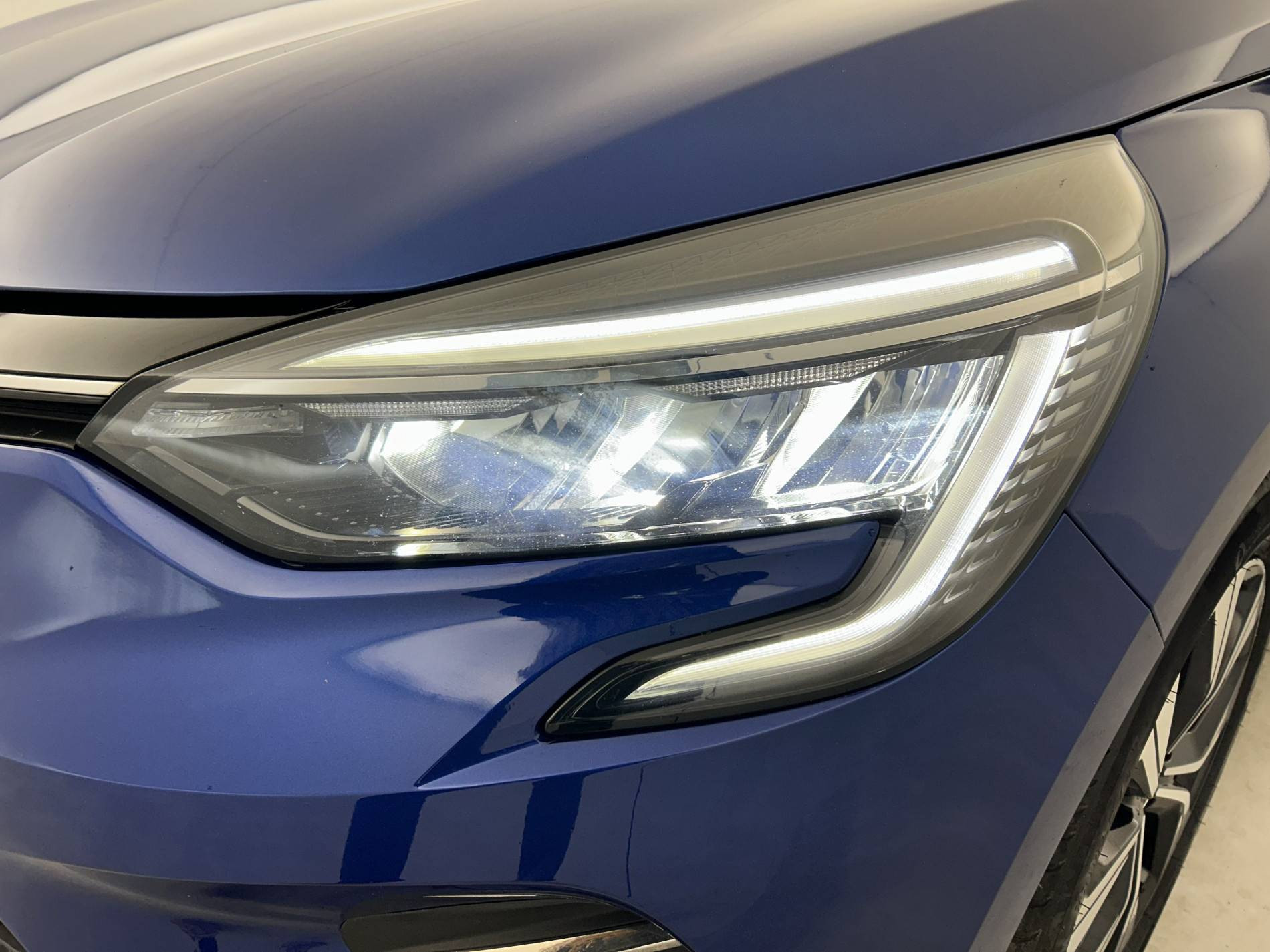 Vente en ligne Renault Clio 5 Clio E-Tech 140 - 21N au prix de 16 700 €