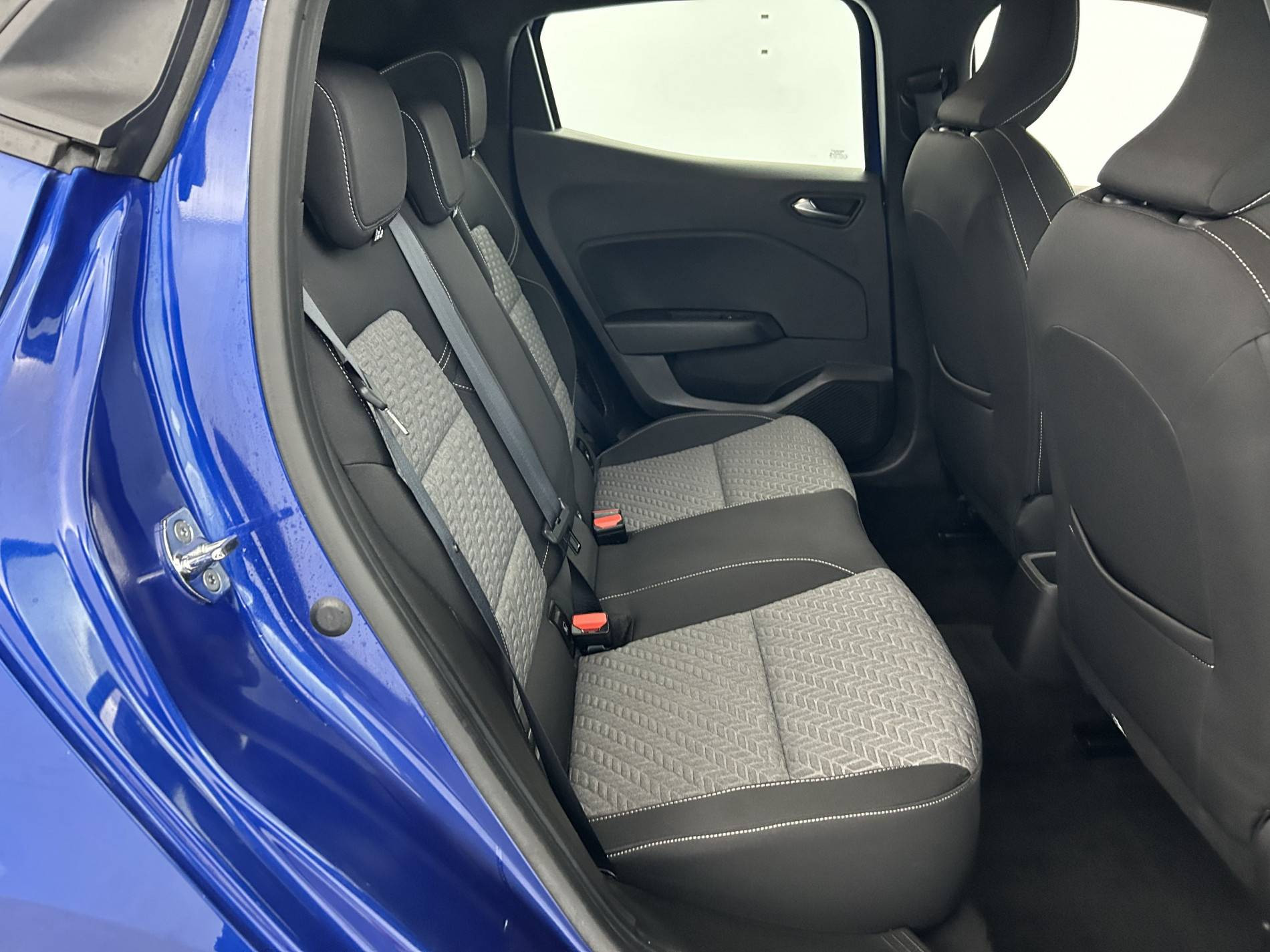 Vente en ligne Renault Clio 5 Clio E-Tech 140 - 21N au prix de 16 700 €