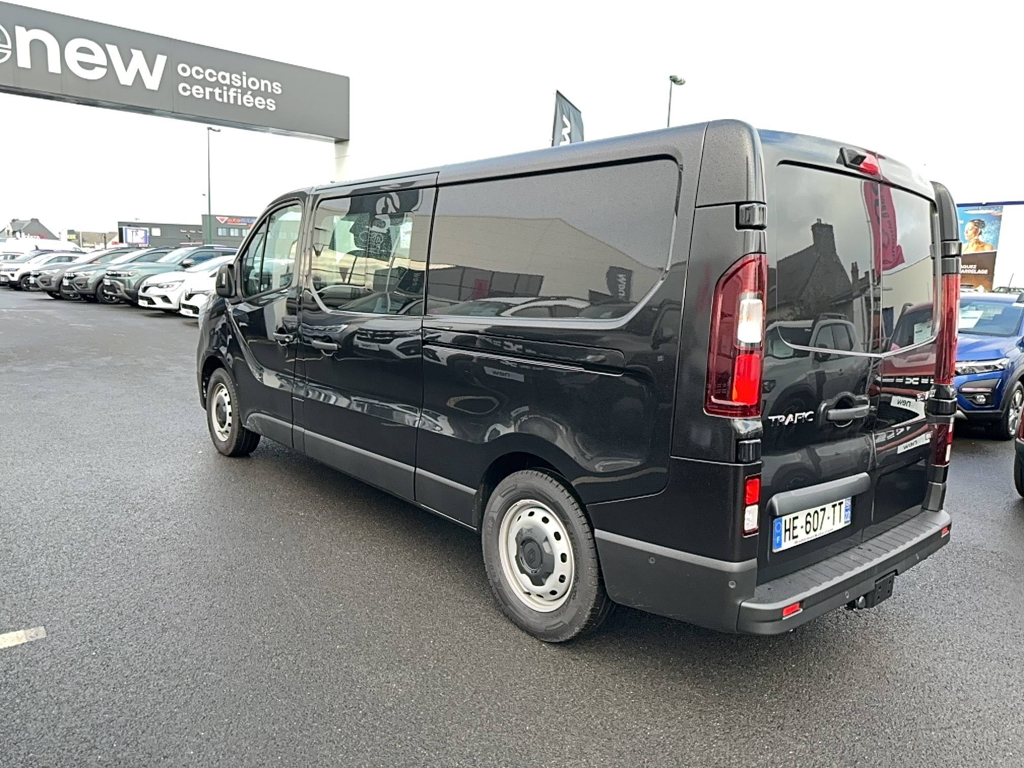 Vente en ligne Renault Trafic Cabine Approfondie TRAFIC E-TECH ELECTRIQUE CA L2H1 3T AC7/DC50 au prix de 56 890 €