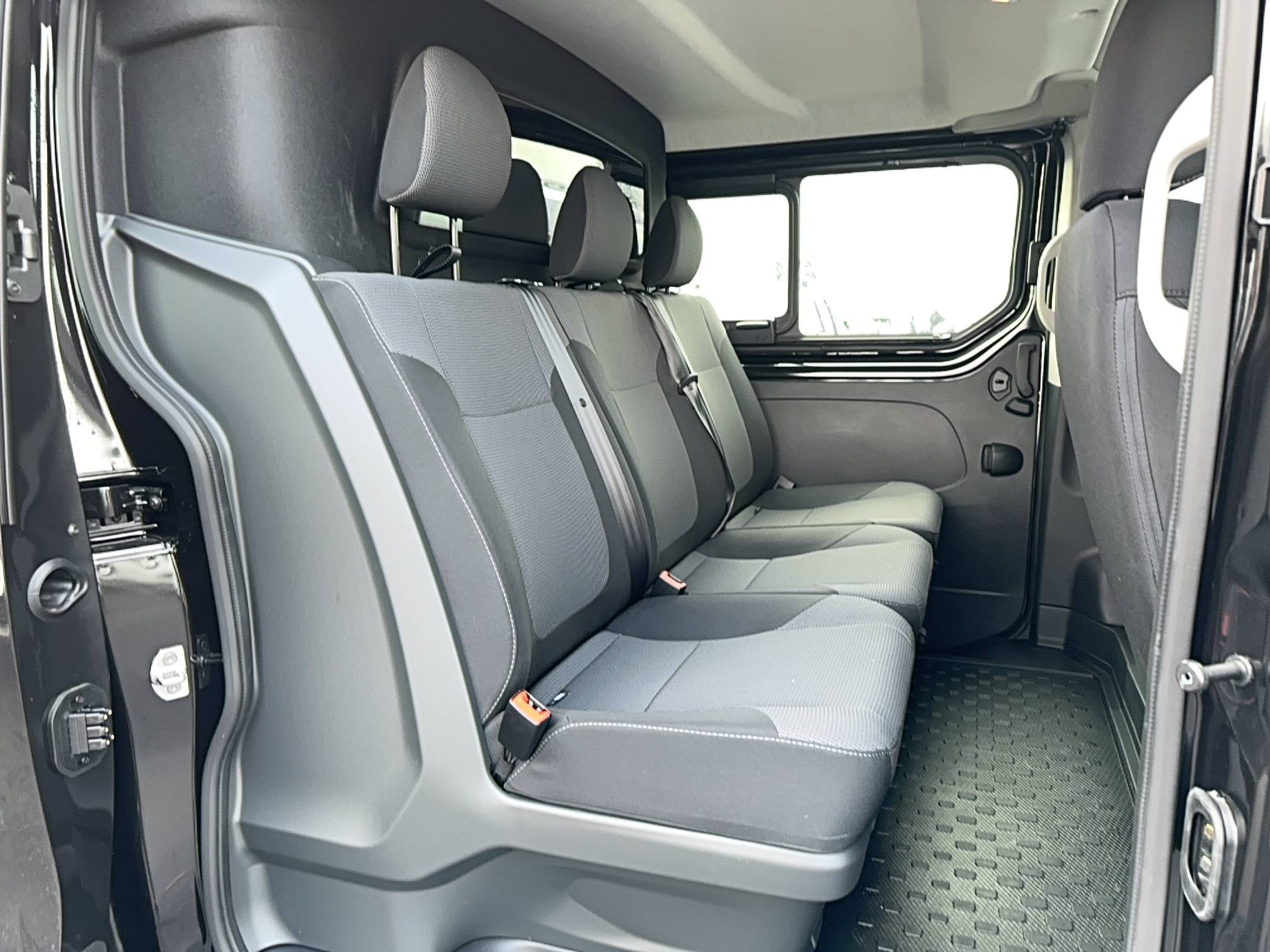 Vente en ligne Renault Trafic Cabine Approfondie TRAFIC E-TECH ELECTRIQUE CA L2H1 3T AC7/DC50 au prix de 56 890 €