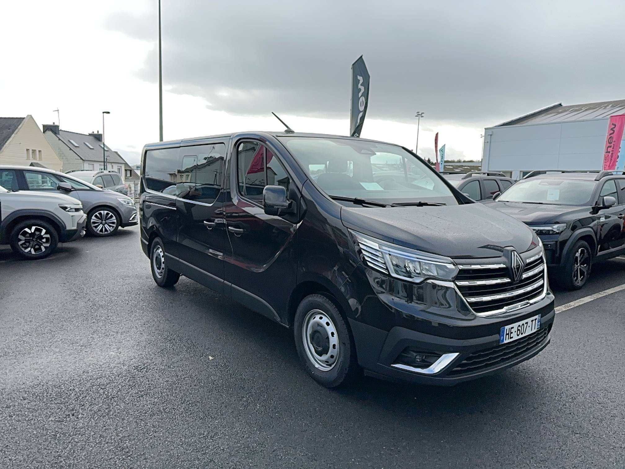 Vente en ligne Renault Trafic Cabine Approfondie TRAFIC E-TECH ELECTRIQUE CA L2H1 3T AC7/DC50 au prix de 56 890 €