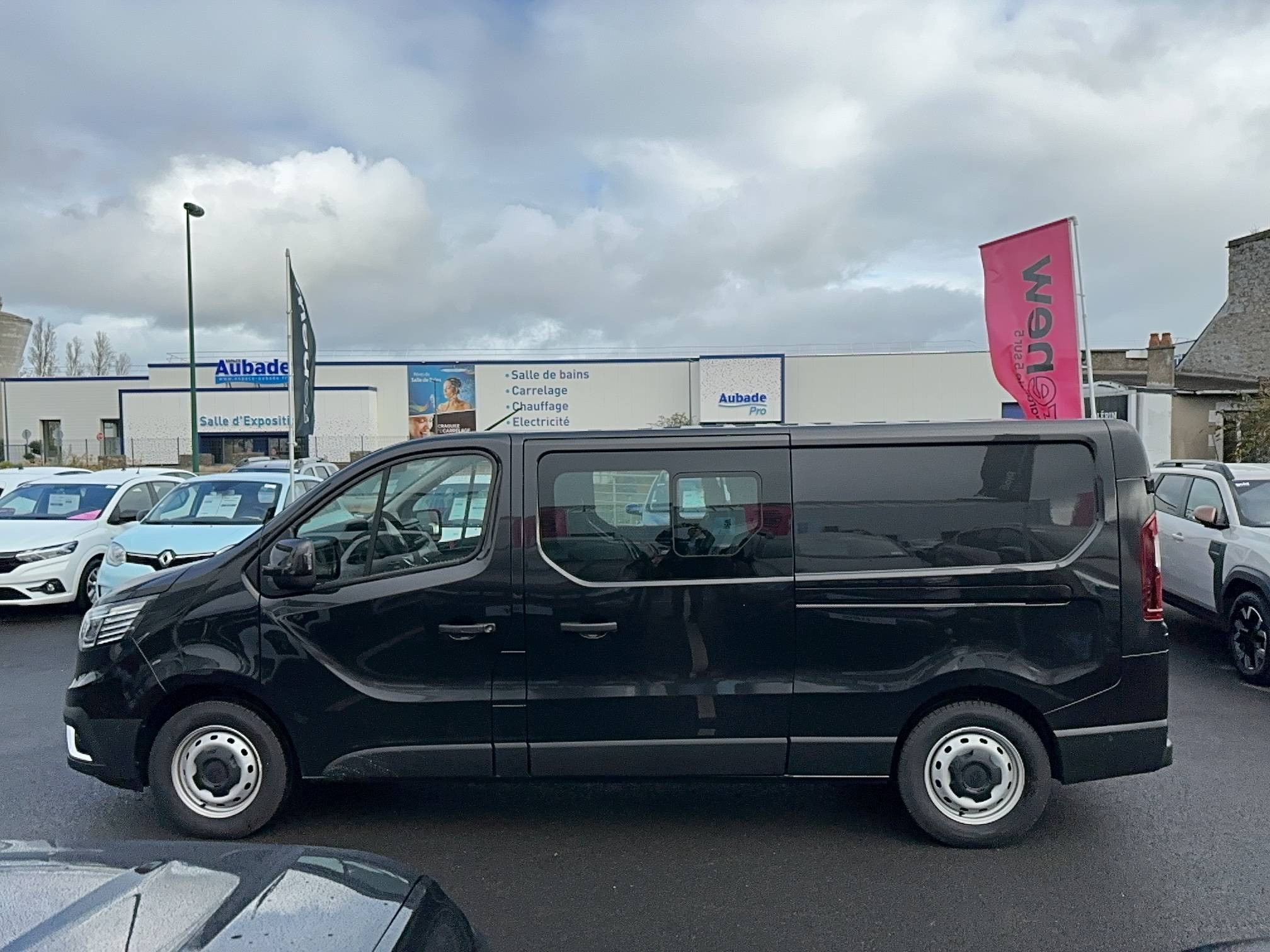 Vente en ligne Renault Trafic Cabine Approfondie TRAFIC E-TECH ELECTRIQUE CA L2H1 3T AC7/DC50 au prix de 56 890 €