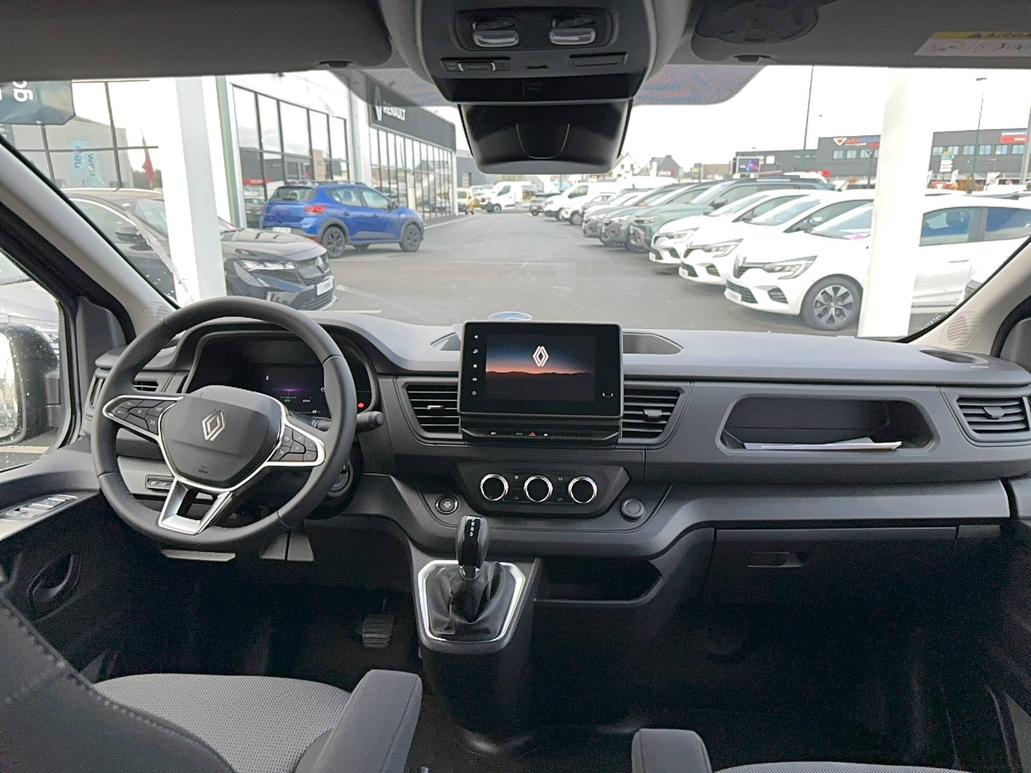 Vente en ligne Renault Trafic Cabine Approfondie TRAFIC E-TECH ELECTRIQUE CA L2H1 3T AC7/DC50 au prix de 56 890 €