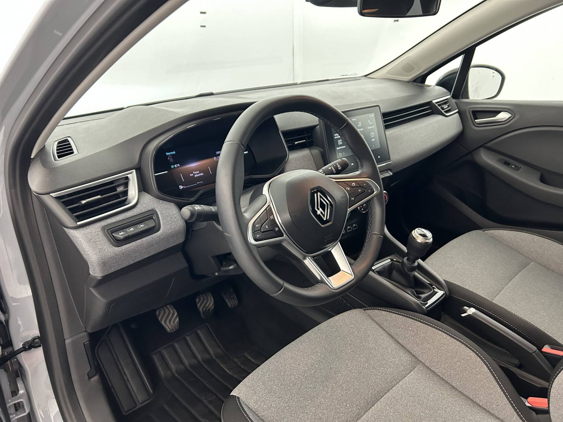 Vente en ligne Renault Clio 5 Clio TCe 90 au prix de 15 900 €