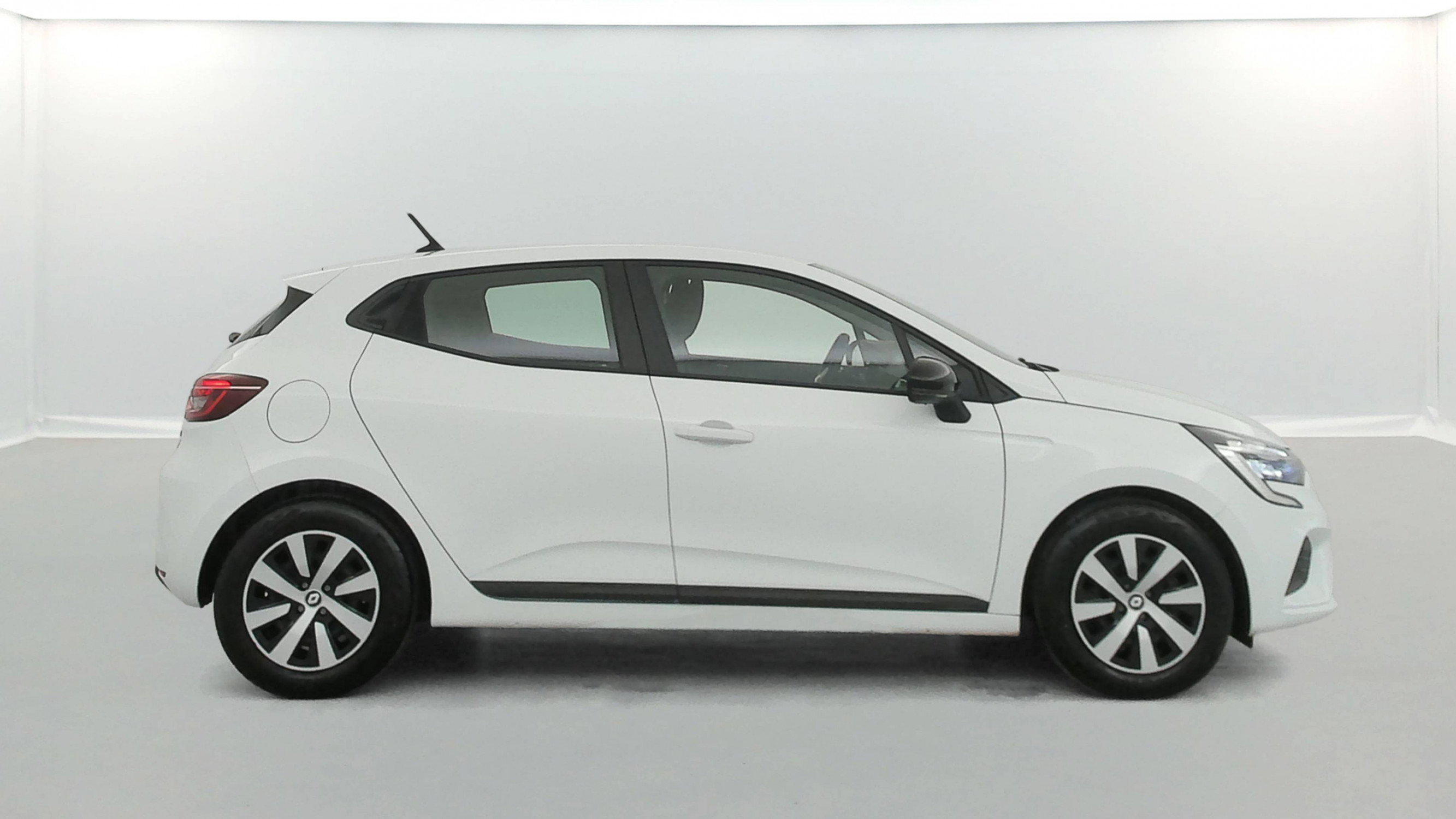 Vente en ligne Renault Clio 5 Clio E-Tech full hybrid 145 au prix de 17 850 €