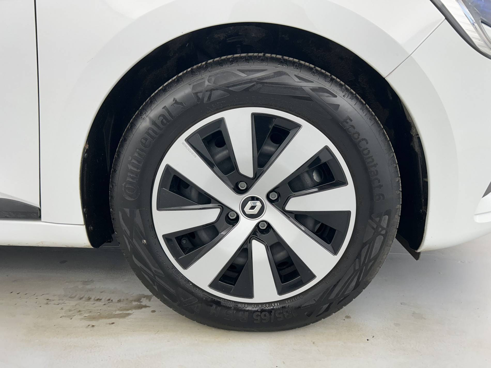 Vente en ligne Renault Clio 5 Clio E-Tech full hybrid 145 au prix de 17 850 €