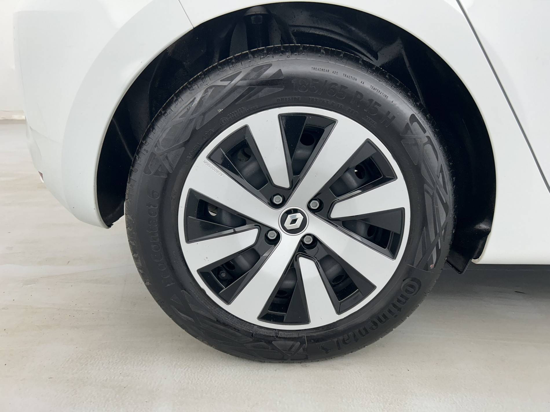 Vente en ligne Renault Clio 5 Clio E-Tech full hybrid 145 au prix de 17 850 €