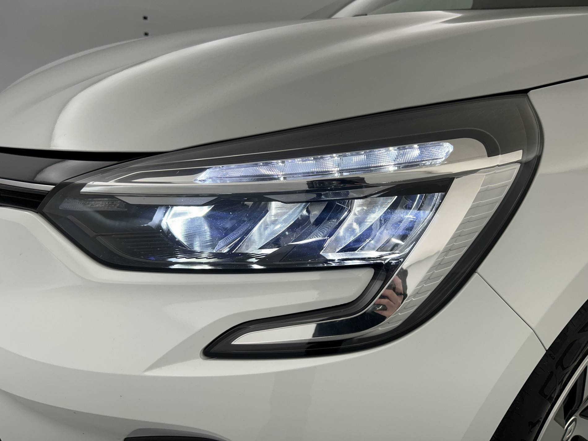 Vente en ligne Renault Clio 5 Clio E-Tech full hybrid 145 au prix de 17 850 €