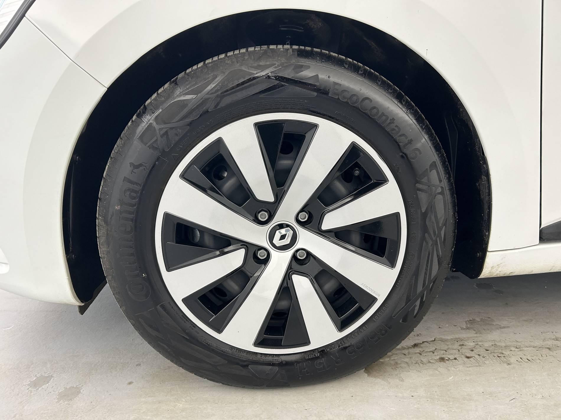 Vente en ligne Renault Clio 5 Clio E-Tech full hybrid 145 au prix de 17 850 €