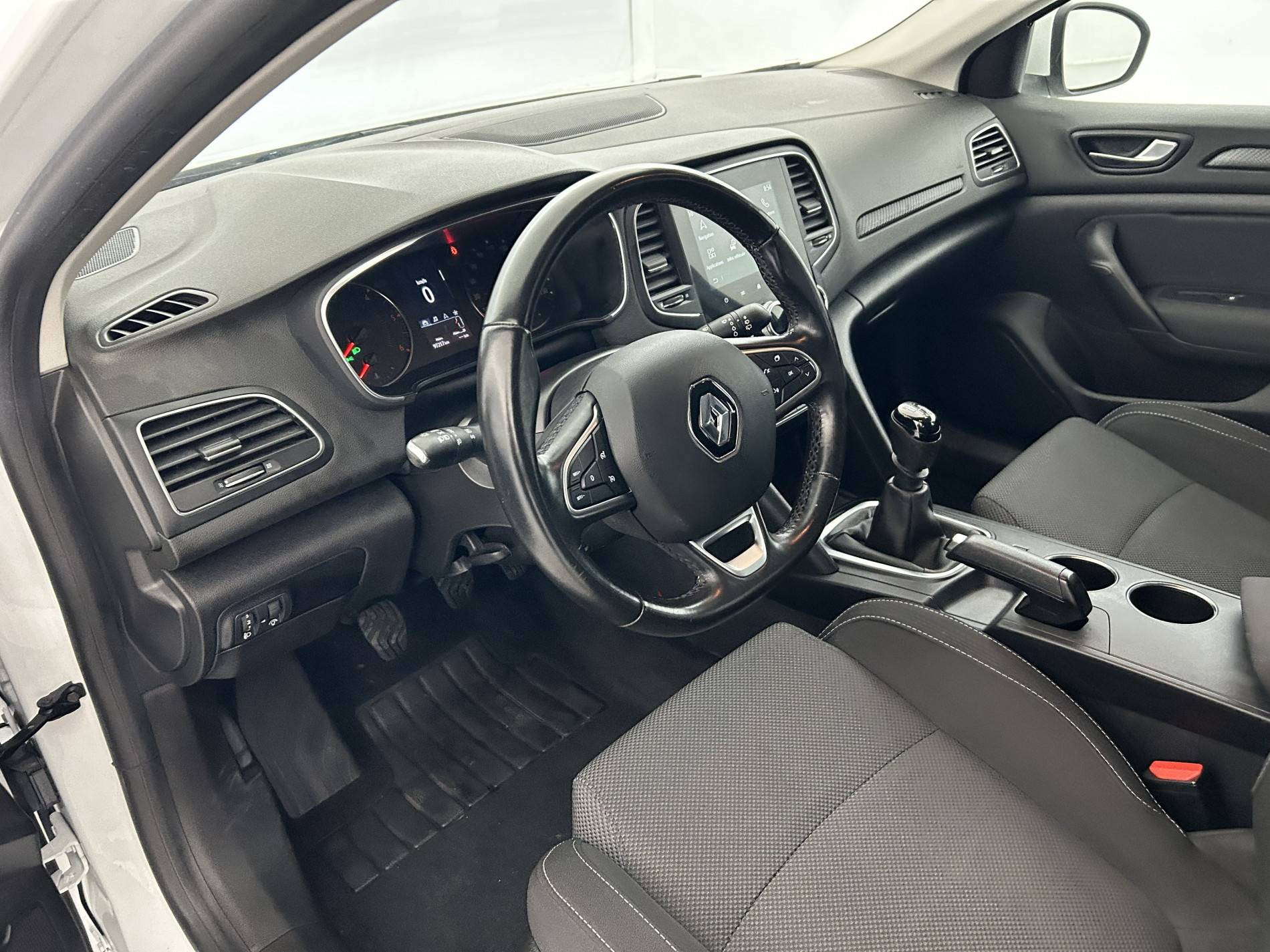 Vente en ligne Renault Megane 4  BLUE DCI 95 au prix de 11 400 €