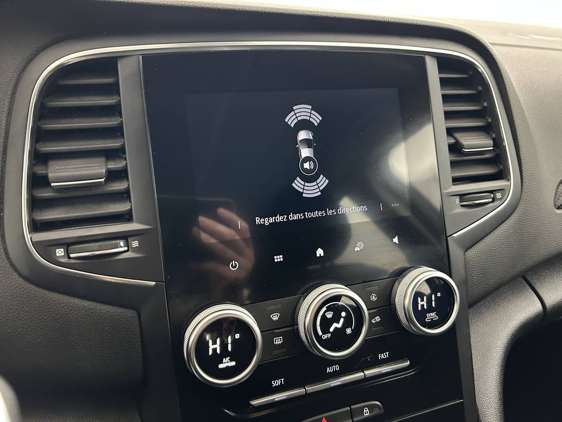 Vente en ligne Renault Megane 4  BLUE DCI 95 au prix de 11 400 €