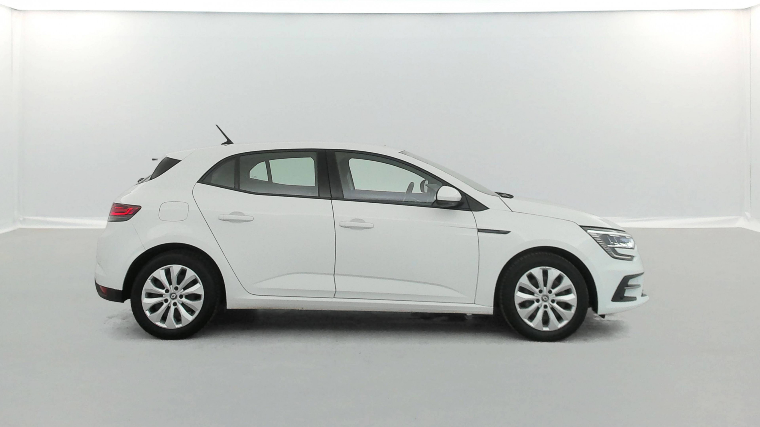 Vente en ligne Renault Megane 4  BLUE DCI 95 au prix de 11 400 €