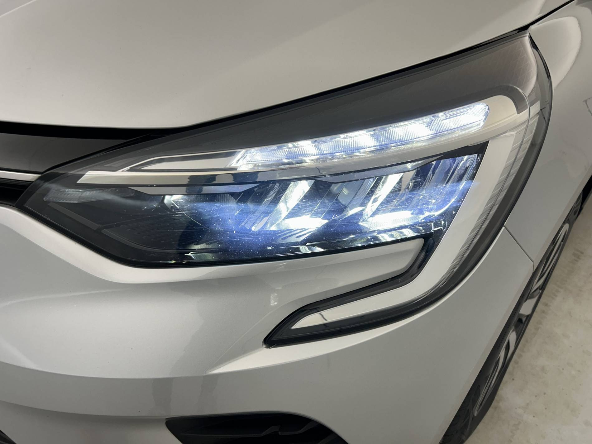 Vente en ligne Renault Clio 5 Clio TCe 90 au prix de 13 900 €