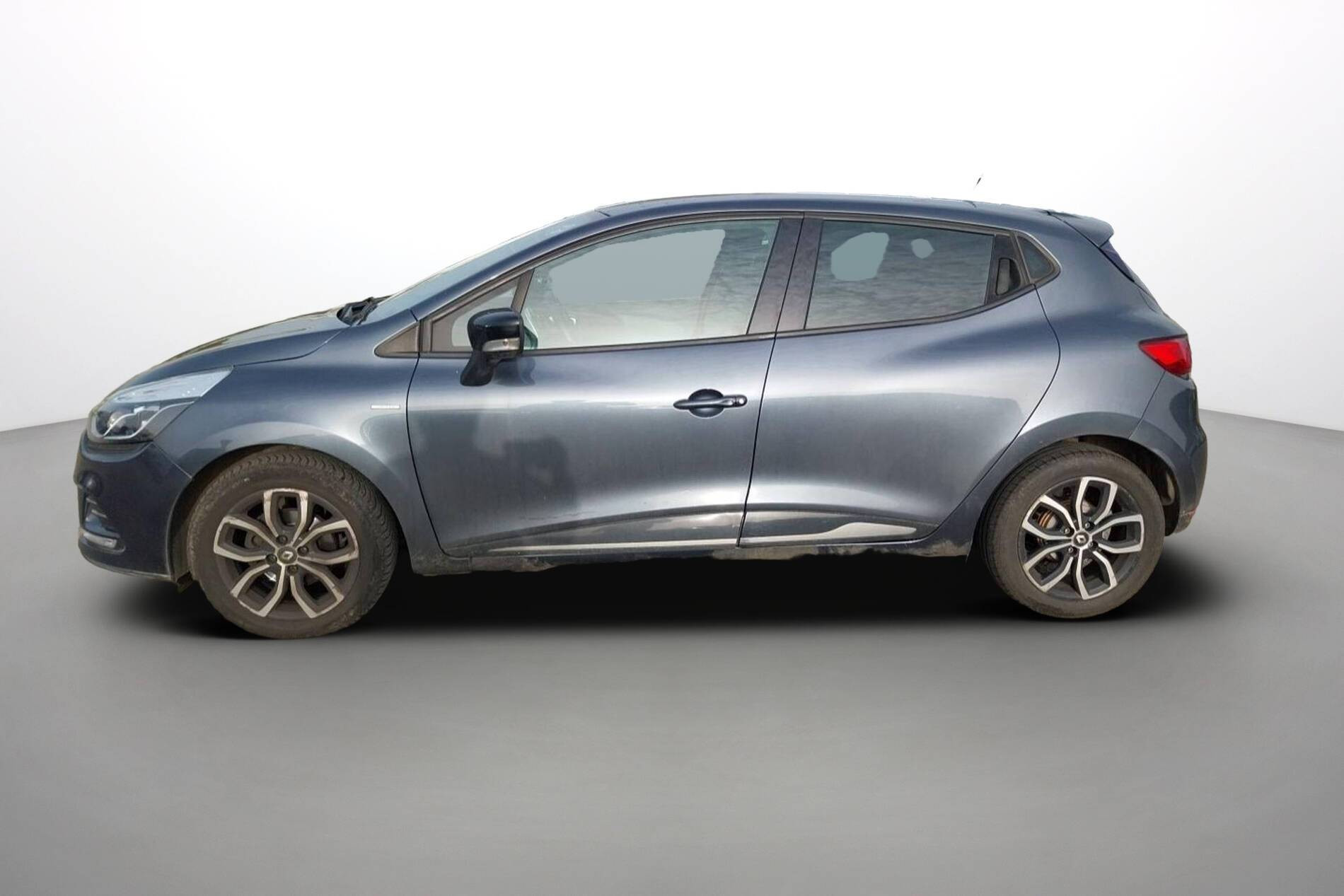 Vente en ligne Renault Clio 4 Clio TCe 90 au prix de 10 500 €