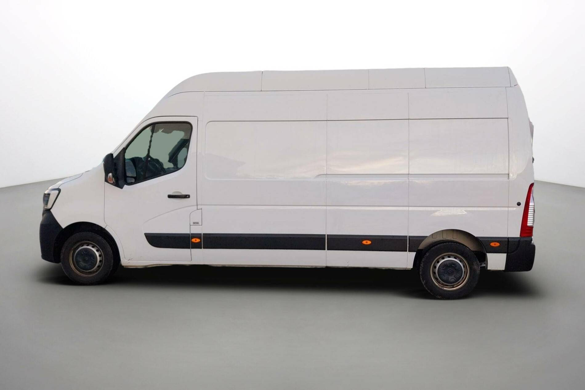 Vente en ligne Renault Master Fourgon MASTER FGN TRAC F3500 L3H3 BLUE DCI 135 au prix de 27 300 €