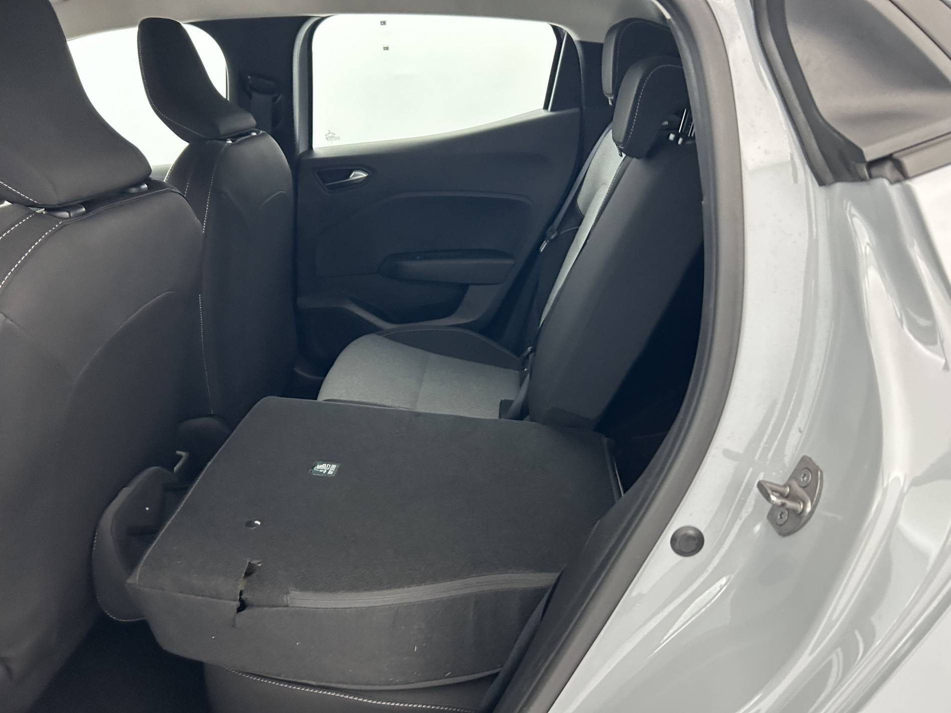 Vente en ligne Renault Clio 5 Clio TCe 90 ch GSR2 au prix de 15 800 €