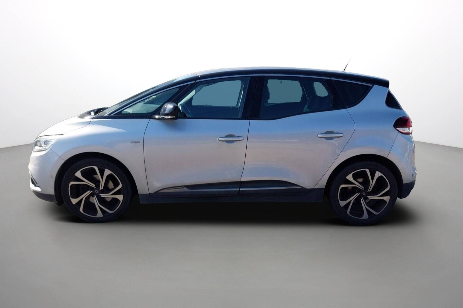 Vente en ligne Renault Scenic 4 Scenic TCe 140 Energy EDC au prix de 15 000 €