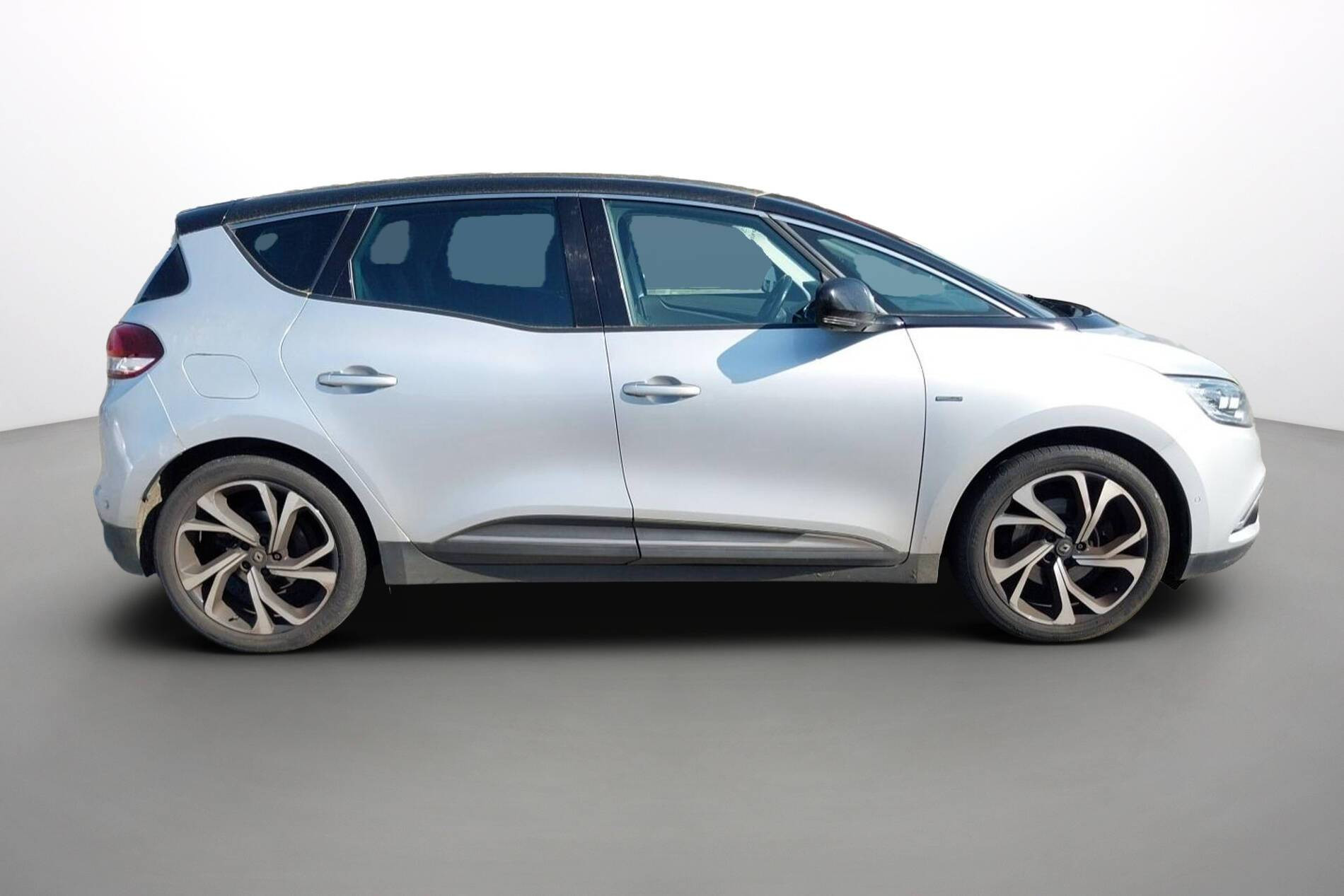 Vente en ligne Renault Scenic 4 Scenic TCe 140 Energy EDC au prix de 15 000 €
