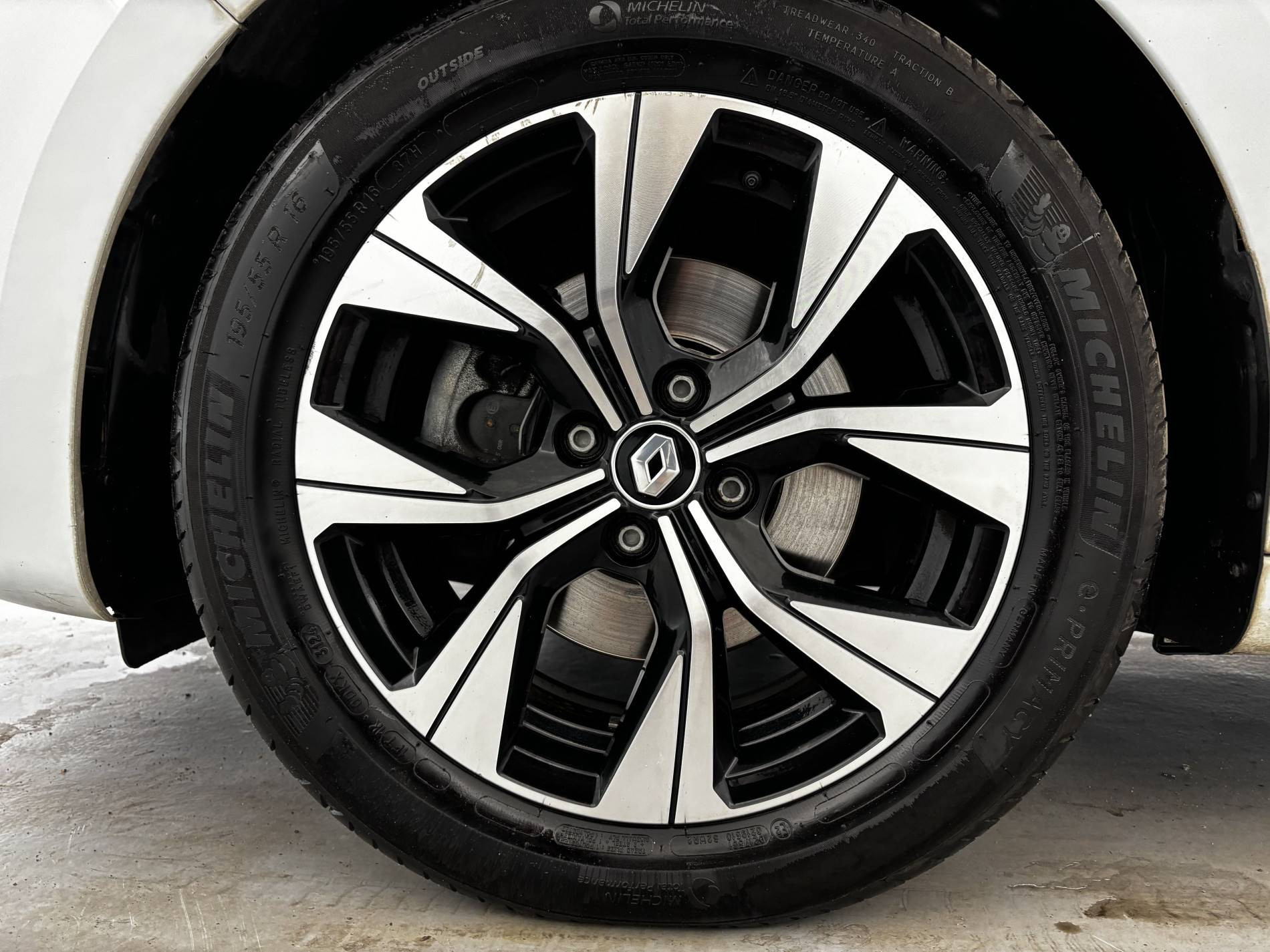 Vente en ligne Renault Clio 5 Clio Blue dCi 100 au prix de 14 950 €