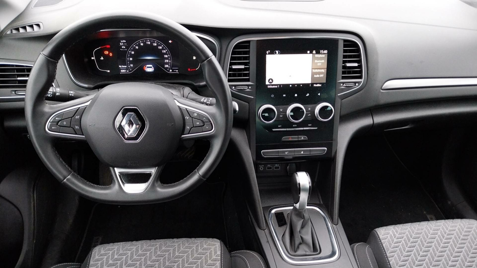 Vente en ligne Renault Megane 4 Mégane IV Berline Blue dCi 115 EDC au prix de 18 000 €