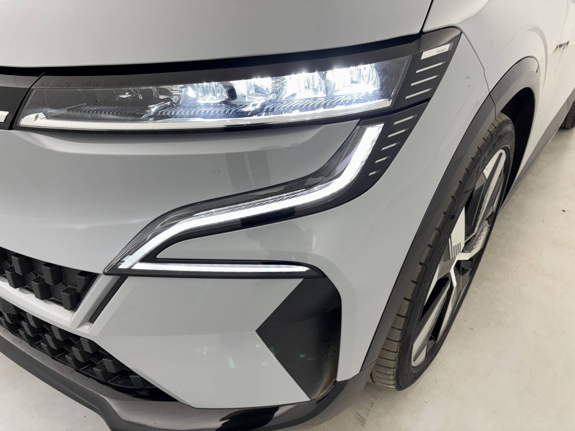 Vente en ligne Renault Megane E-Tech  EV60 220 ch super charge au prix de 23 250 €