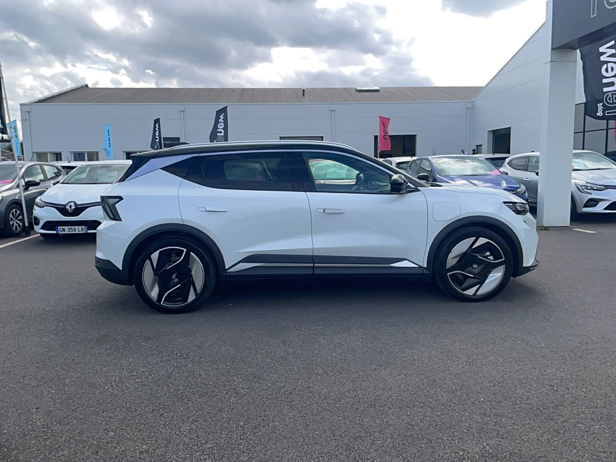 Vente en ligne Renault Scenic E-Tech  220 ch grande autonomie au prix de 45 690 €