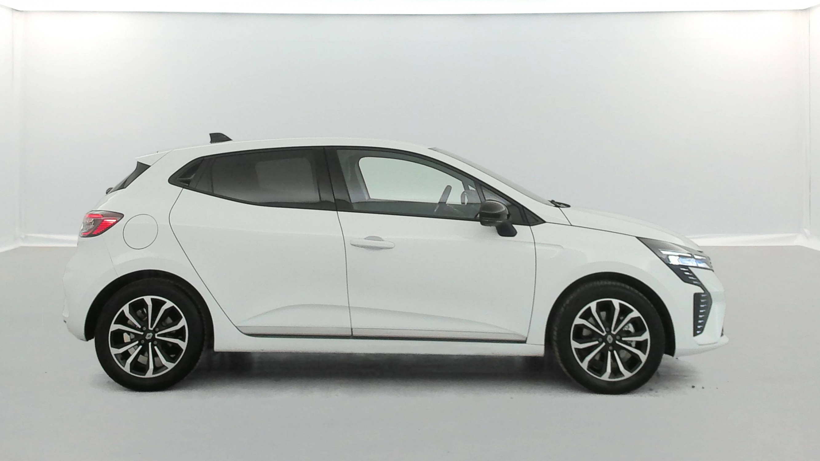 Vente en ligne Renault Clio 5 Clio E-Tech full hybrid 145 ch GSR2 au prix de 22 500 €