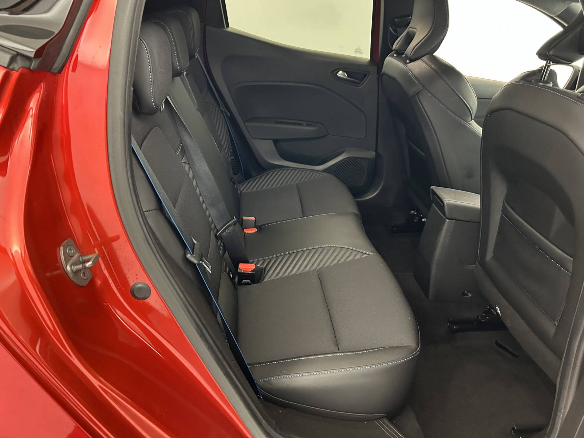 Vente en ligne Renault Clio 5 Clio E-Tech full hybrid 145 au prix de 21 500 €