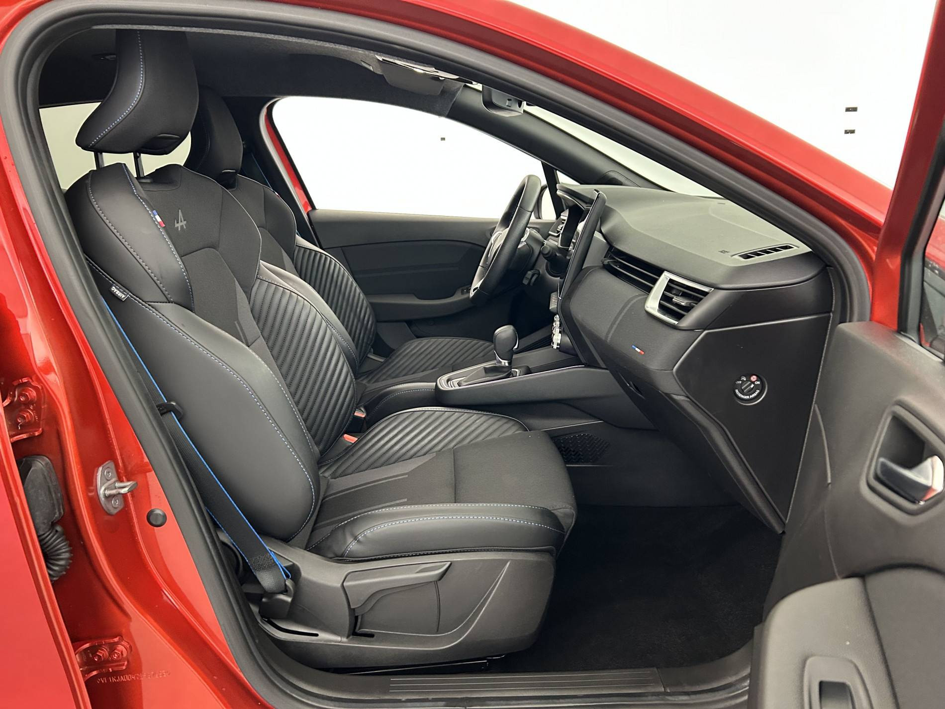 Vente en ligne Renault Clio 5 Clio E-Tech full hybrid 145 au prix de 21 500 €