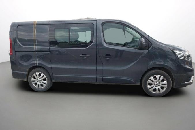Vente en ligne Renault Trafic Cabine Approfondie TRAFIC CA L1H1 3000 KG BLUE DCI 150 EDC au prix de 27 000 €