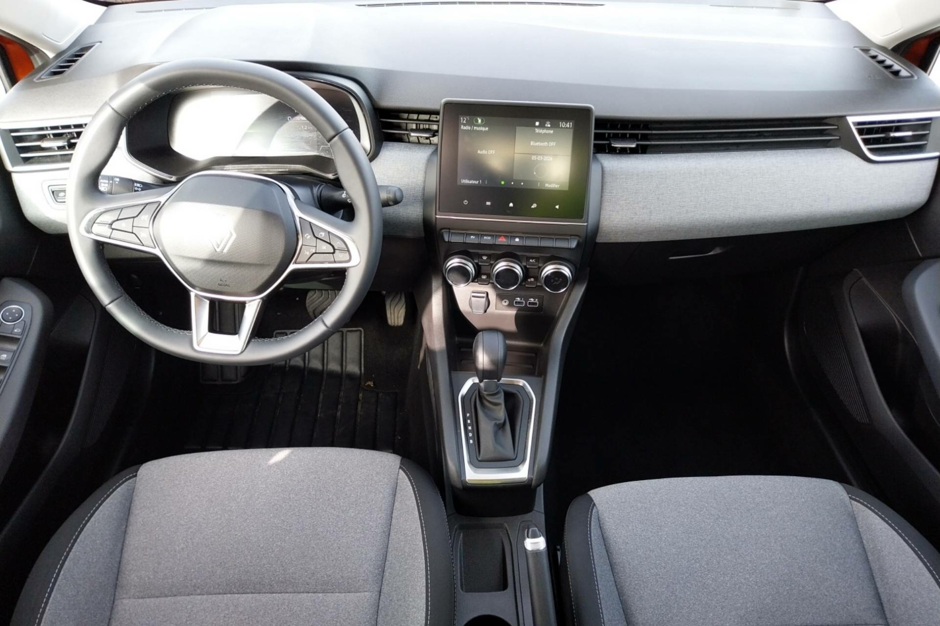 Vente en ligne Renault Clio 5 Clio E-Tech full hybrid 145 ch GSR2 au prix de 19 990 €