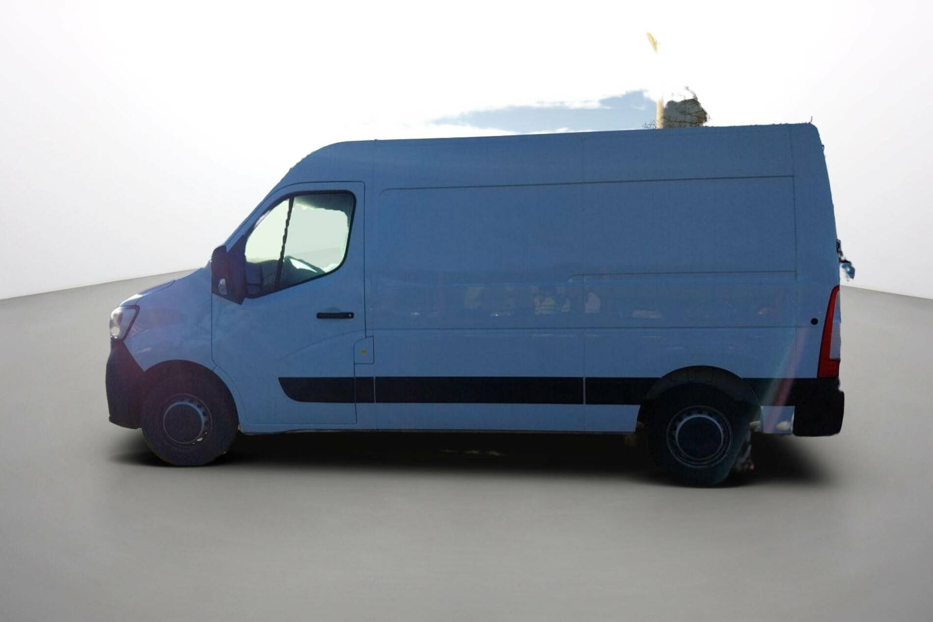 Vente en ligne Renault Master Fourgon MASTER FGN TRAC F3500 L2H2 BLUE DCI 135 au prix de 27 960 €