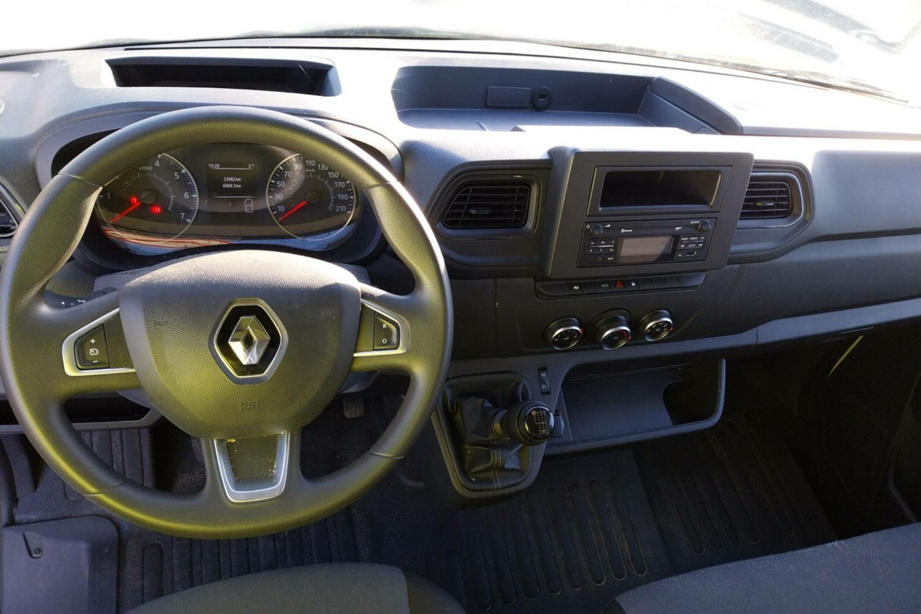 Vente en ligne Renault Master Fourgon MASTER FGN TRAC F3500 L2H2 BLUE DCI 135 au prix de 27 960 €