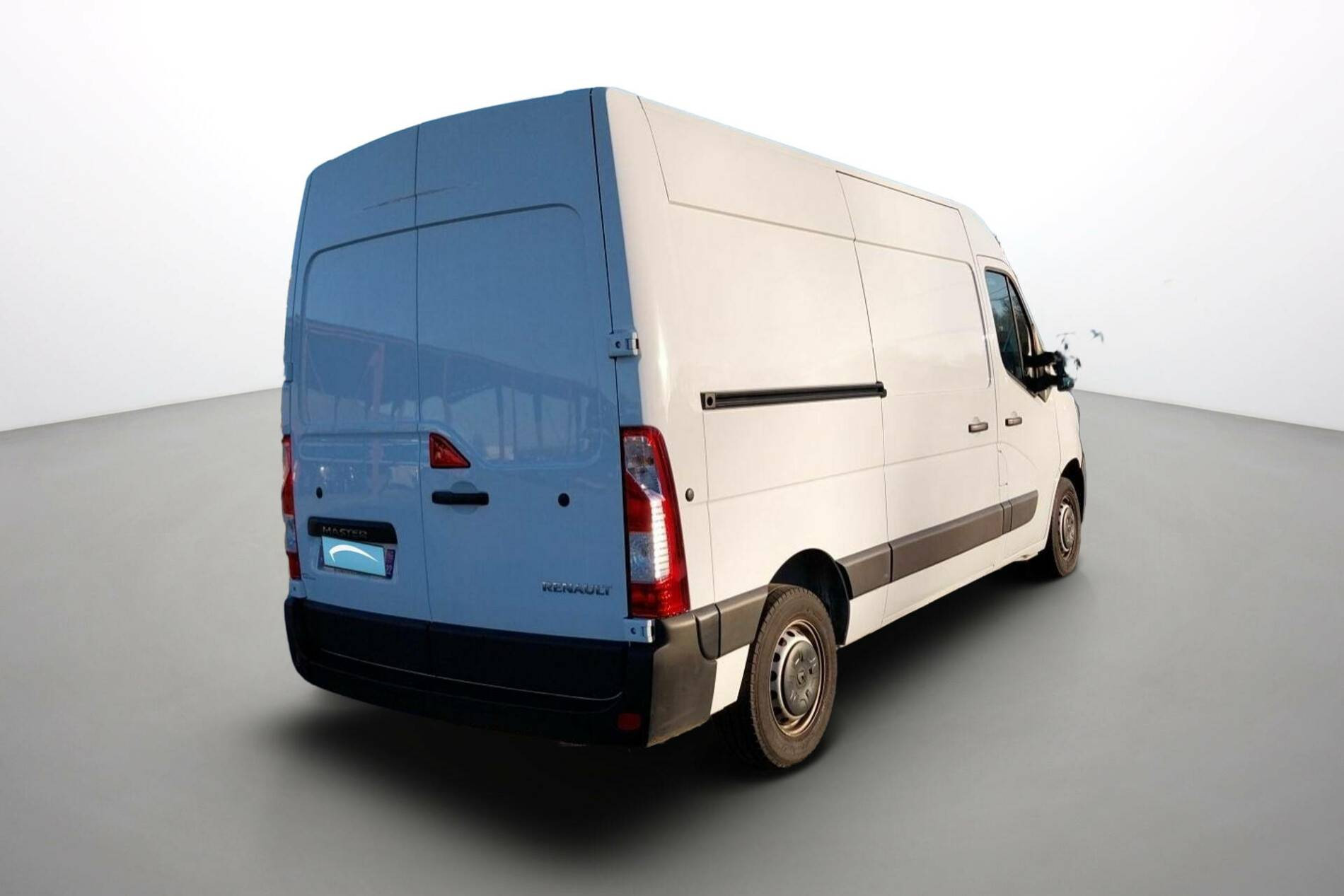 Vente en ligne Renault Master Fourgon MASTER FGN TRAC F3500 L2H2 BLUE DCI 135 au prix de 27 960 €