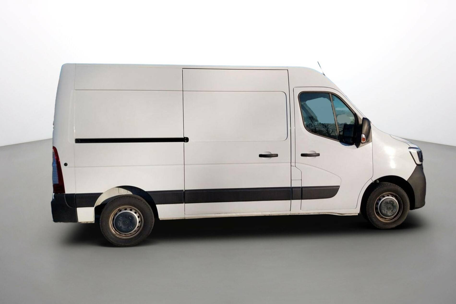 Vente en ligne Renault Master Fourgon MASTER FGN TRAC F3500 L2H2 BLUE DCI 135 au prix de 27 960 €