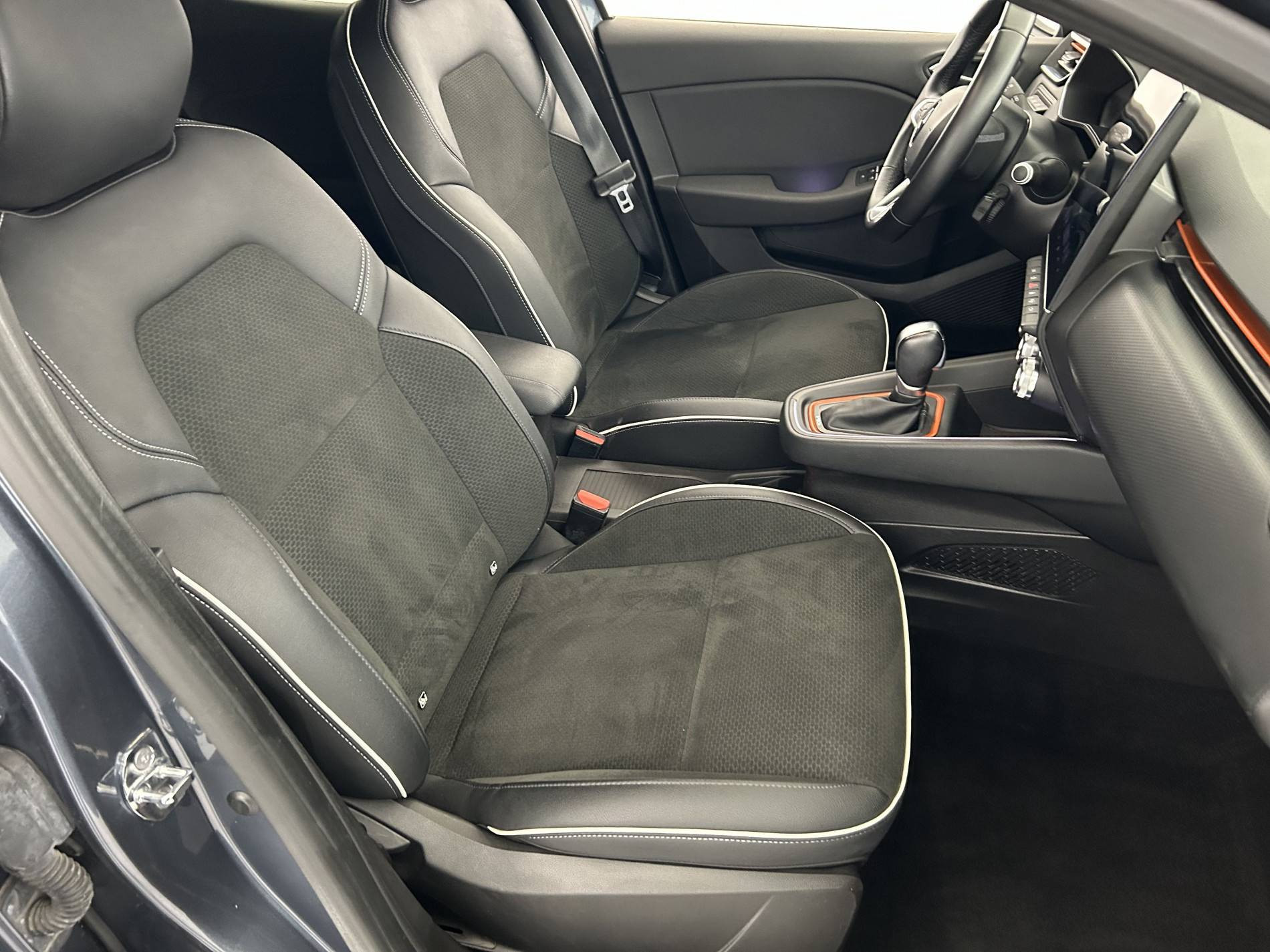 Vente en ligne Renault Clio 5 Clio E-Tech 140 au prix de 16 300 €