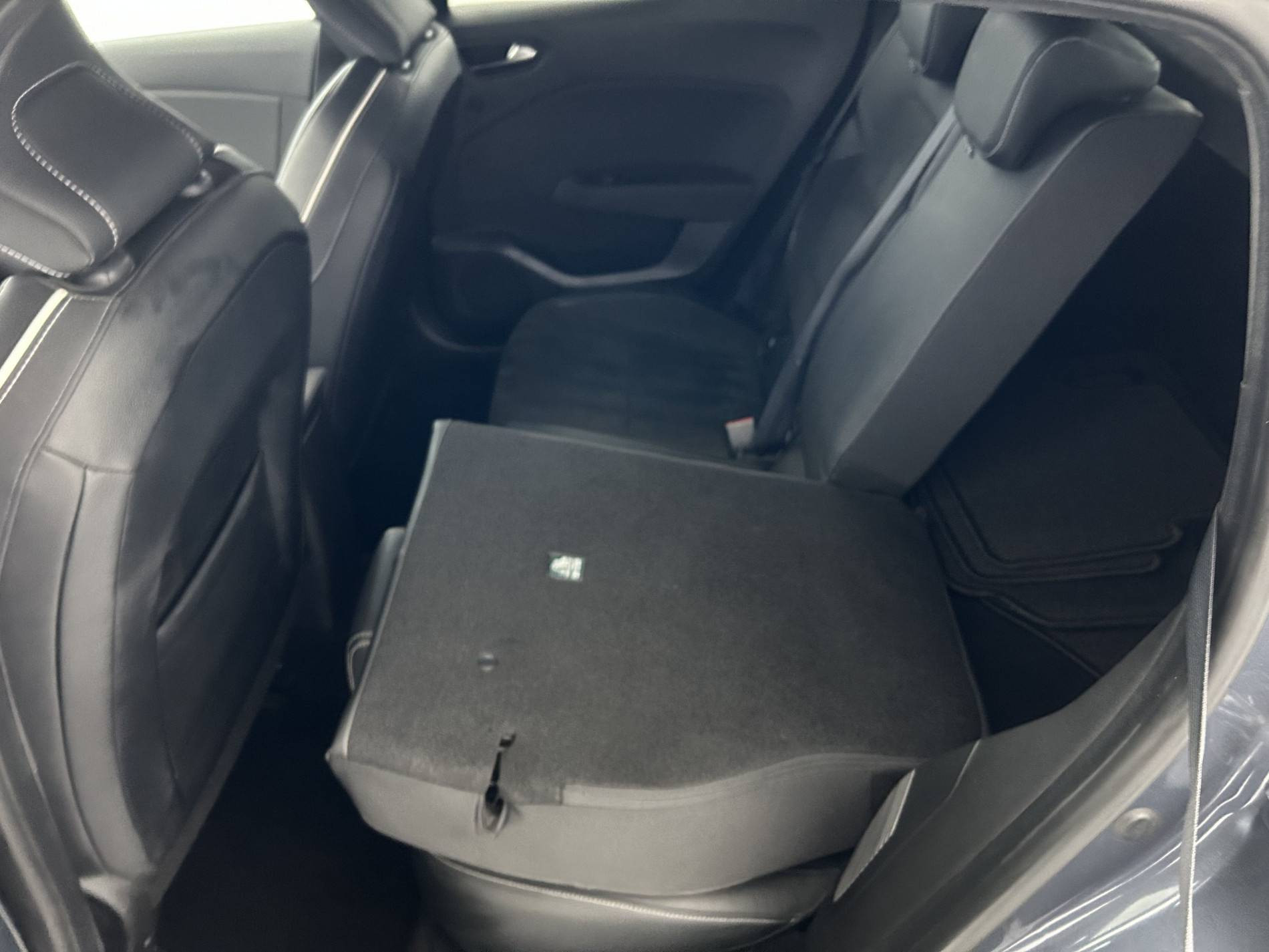 Vente en ligne Renault Clio 5 Clio E-Tech 140 au prix de 16 300 €