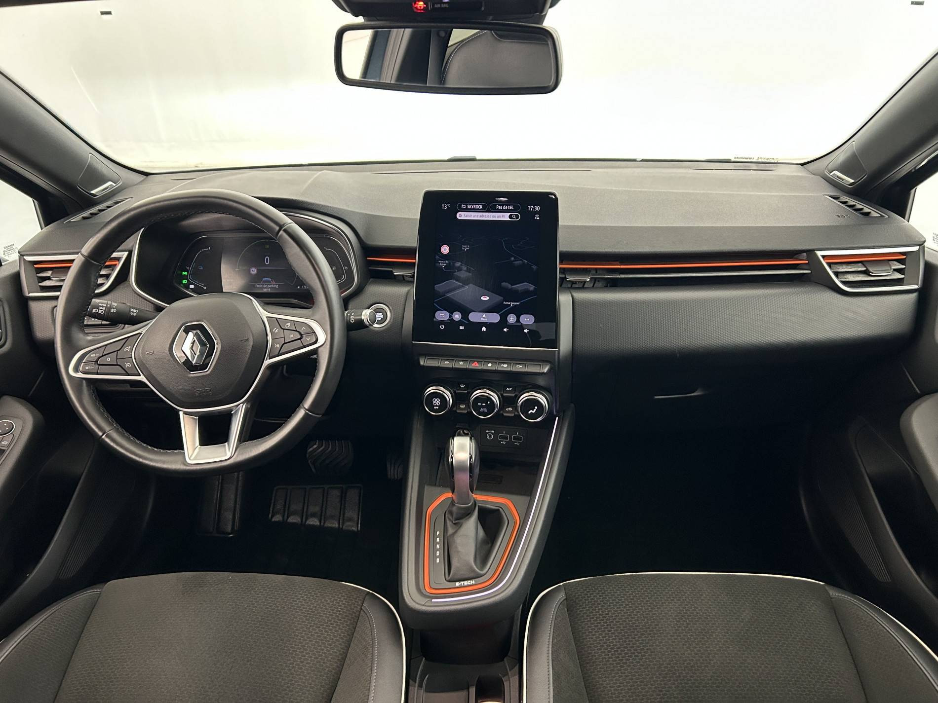 Vente en ligne Renault Clio 5 Clio E-Tech 140 au prix de 16 300 €