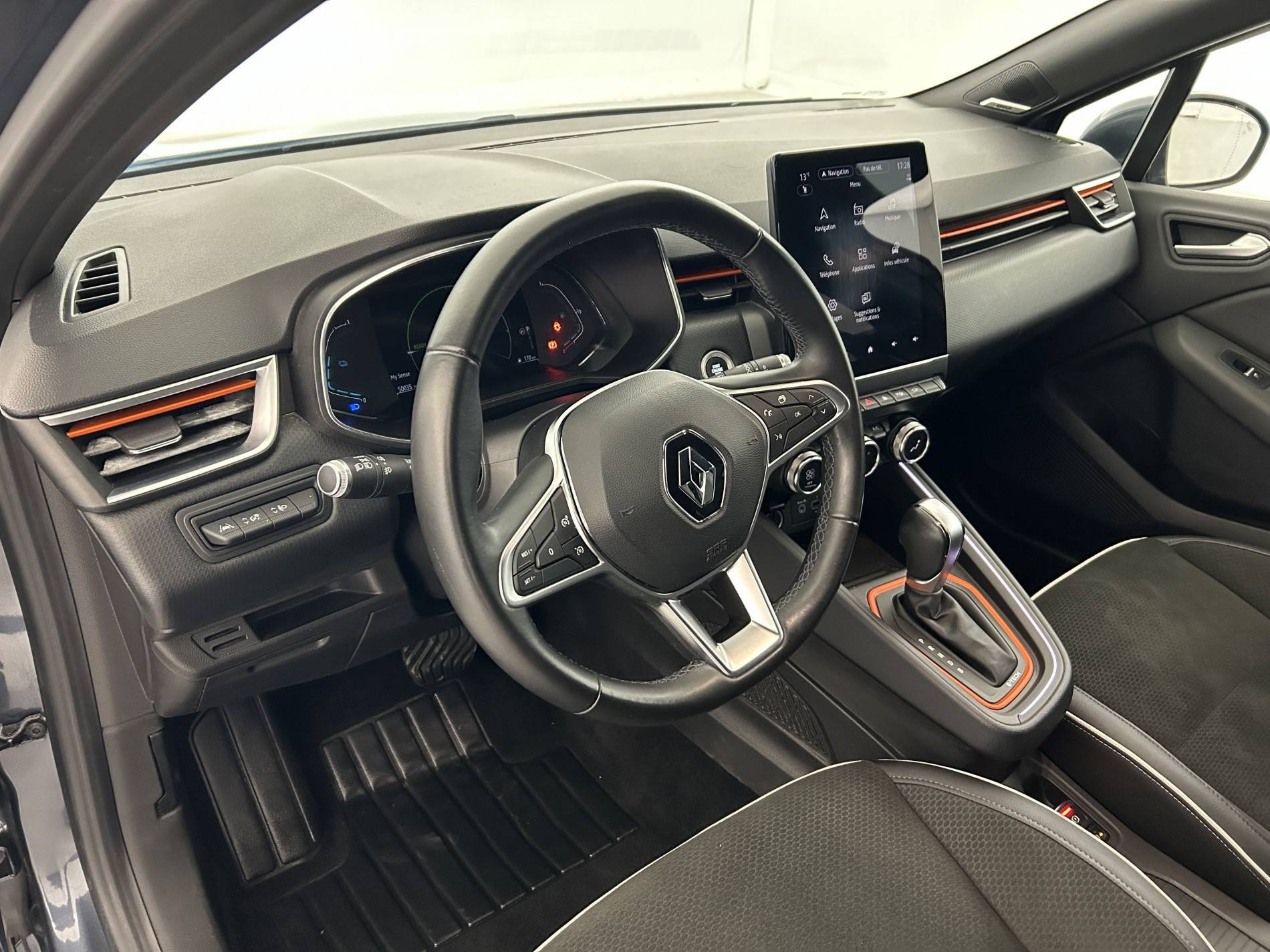 Vente en ligne Renault Clio 5 Clio E-Tech 140 au prix de 16 300 €