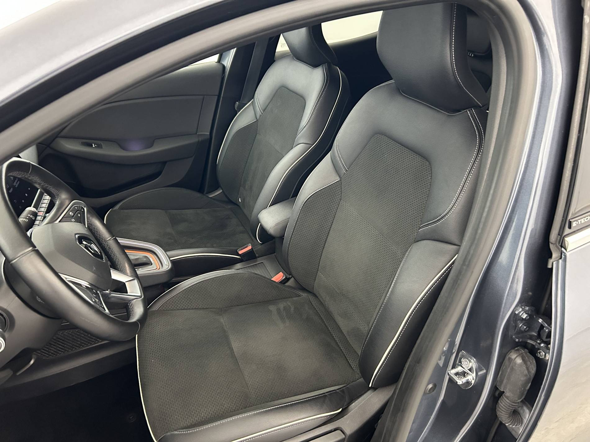 Vente en ligne Renault Clio 5 Clio E-Tech 140 au prix de 16 300 €