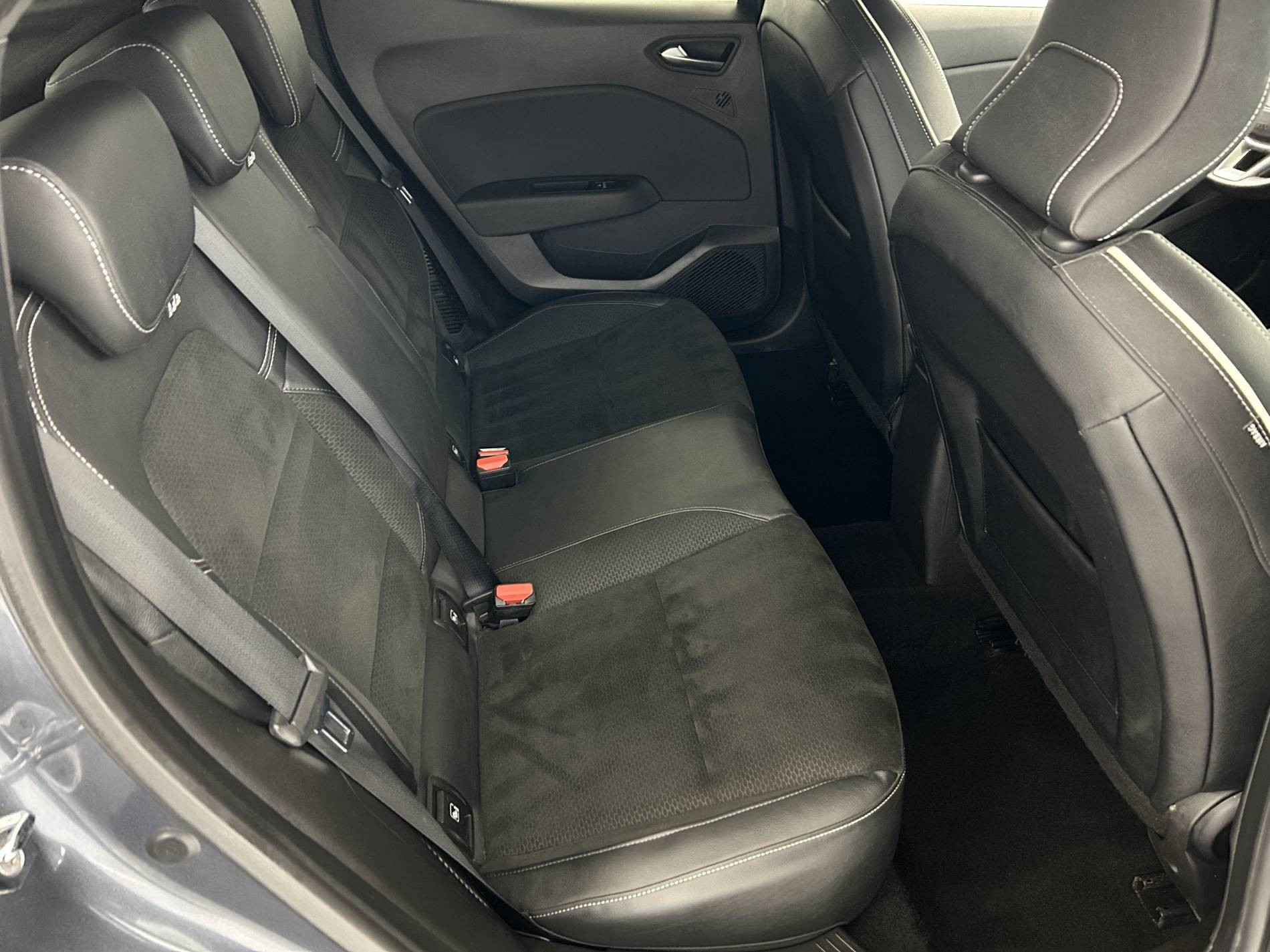 Vente en ligne Renault Clio 5 Clio E-Tech 140 au prix de 16 300 €