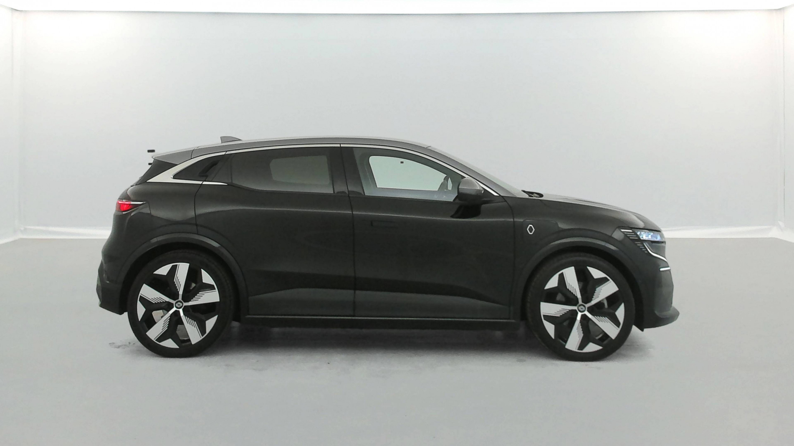 Vente en ligne Renault Megane E-Tech  EV60 220 ch super charge au prix de 23 000 €