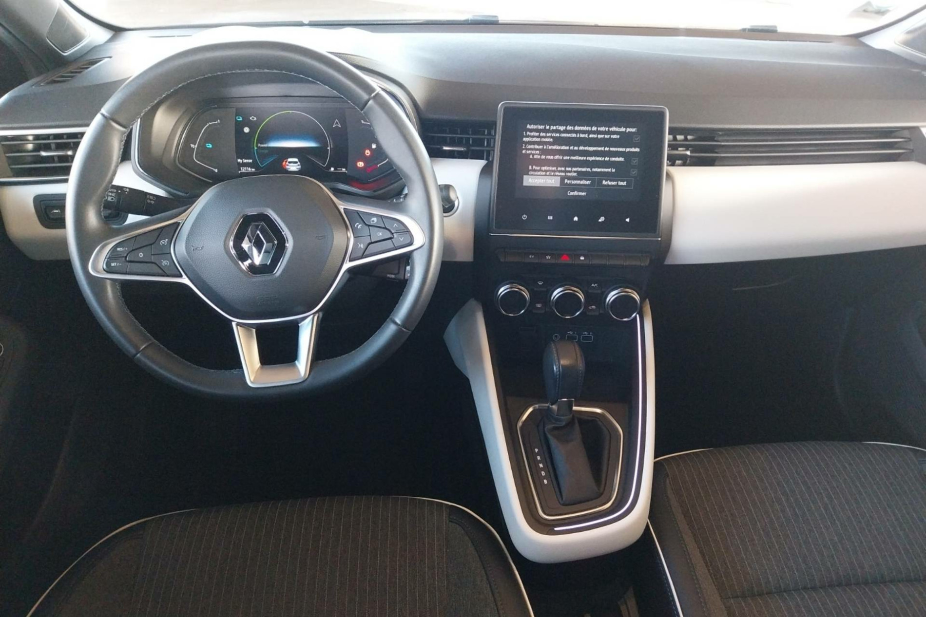 Vente en ligne Renault Clio 5 Clio E-Tech full hybrid 145 au prix de 20 300 €